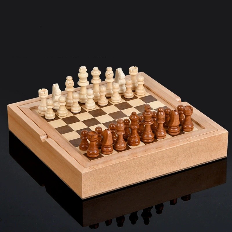 5 in 1 Wooden Chess Board Hand - đánh giá và giá Board Game Yearbook